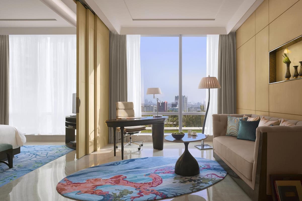 Raffles, Room, 1 King Bed, Smoking, Garden View | 1 bedroom, Egyptian cotton sheets, premium bedding, minibar