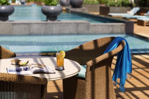 2 outdoor pools, pool cabanas (surcharge)