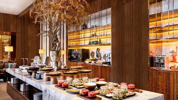 Breakfast, lunch, dinner served; international cuisine