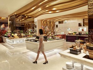 Breakfast, lunch, dinner served; international cuisine 