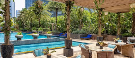2 bars/lounges, poolside bar