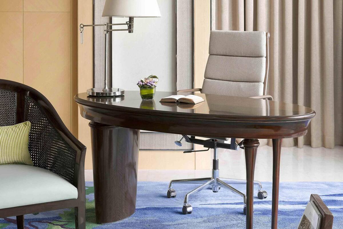 Raffles, Room, 1 King Bed | 1 bedroom, Egyptian cotton sheets, premium bedding, minibar