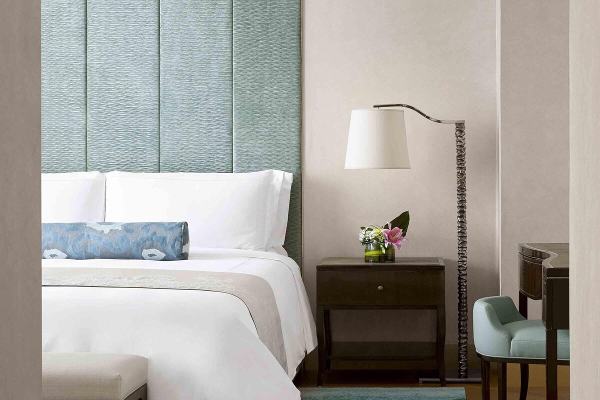 Suite, 1 King Bed (Gallery)