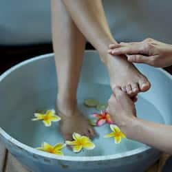Couples treatment rooms, sauna, hot tub, steam room, body treatments