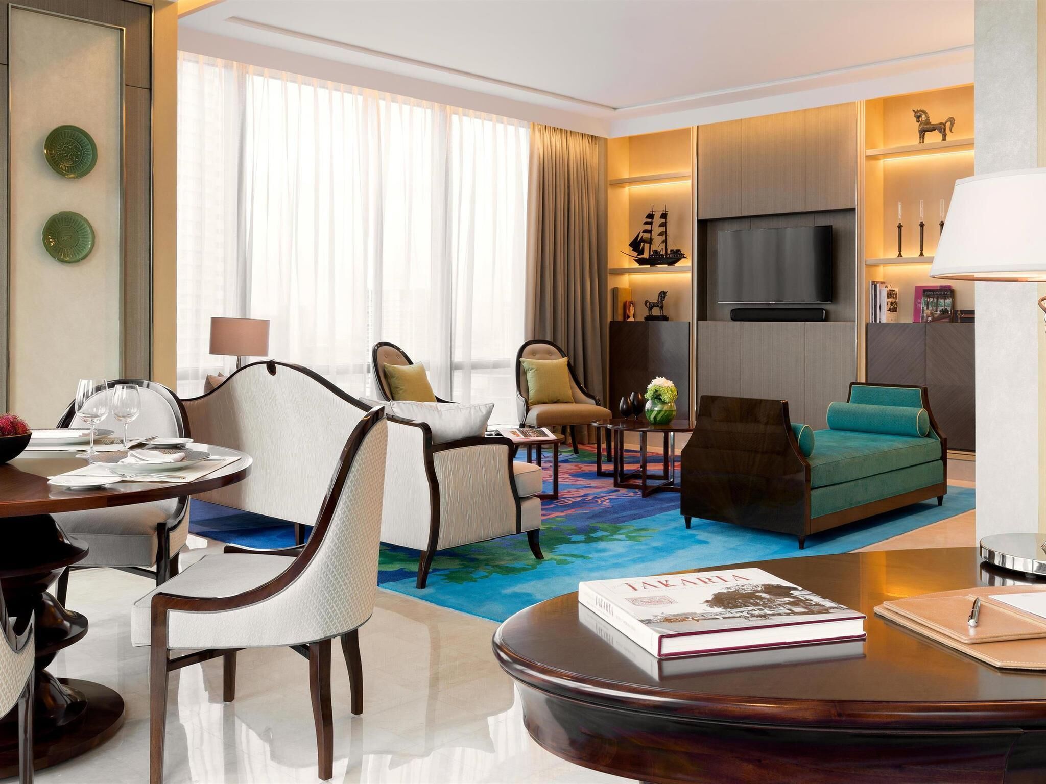 Suite, Smoking (Gallery) | 1 bedroom, Egyptian cotton sheets, premium bedding, minibar