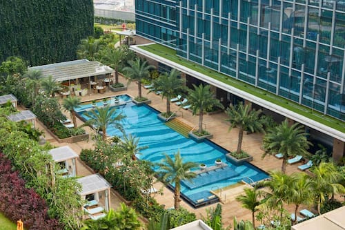 2 bars/lounges, poolside bar