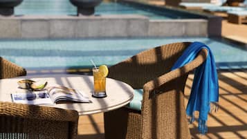 2 outdoor pools, pool cabanas (surcharge)