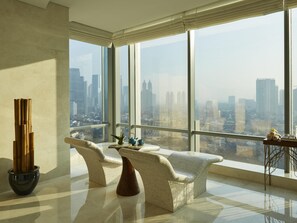 Couples treatment rooms, sauna, hot tub, steam room, body treatments