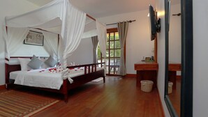 Deluxe Room with Private Balcony - Free Airport Pickup  | 1 bedroom, minibar, in-room safe, desk - Kiri Residence (Siem Reap)