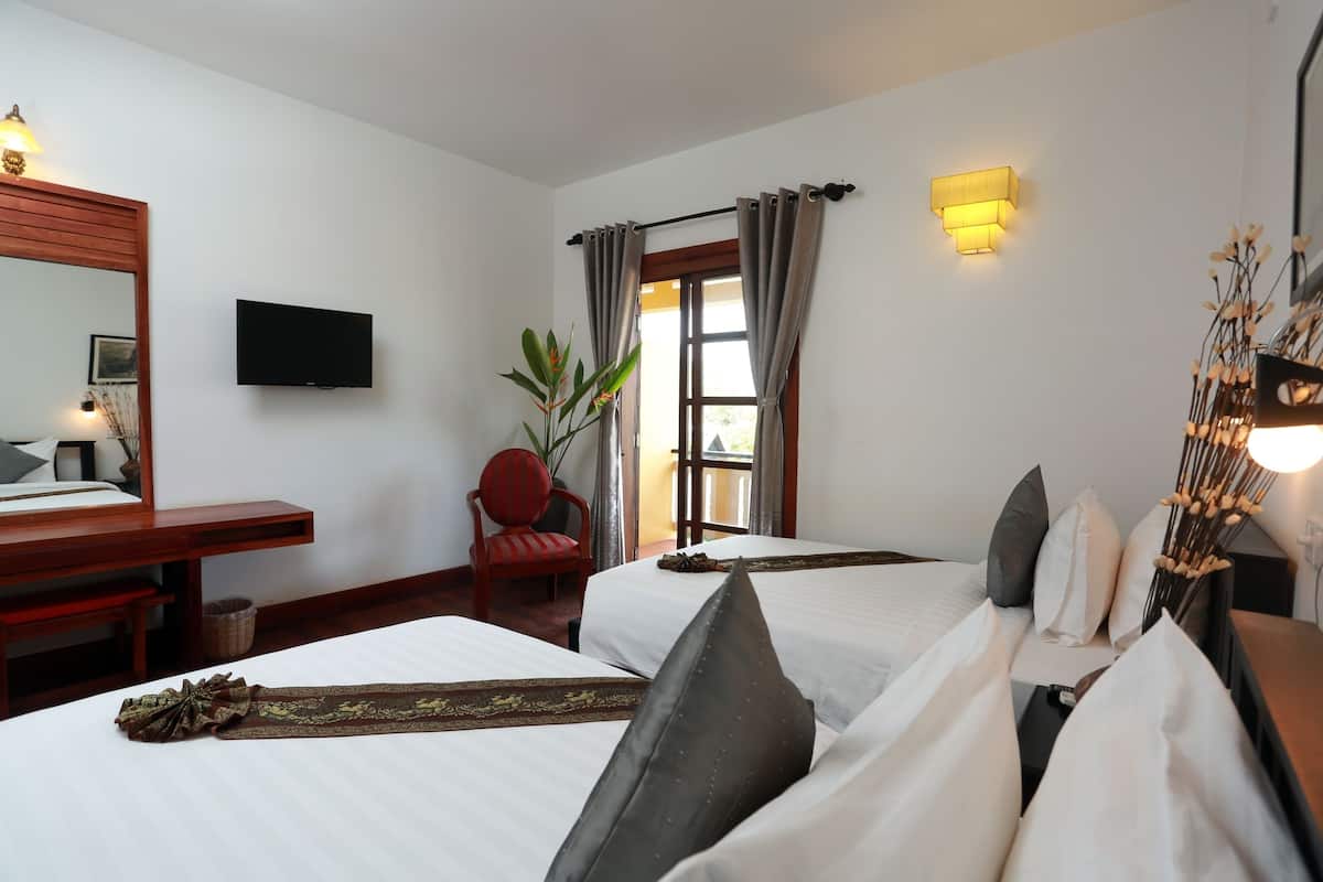 Deluxe Room with Private Balcony - Free Airport Pickup  | 1 bedroom, minibar, in-room safe, desk