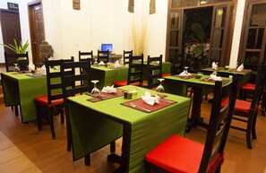 Café da manhã, almoço e jantar