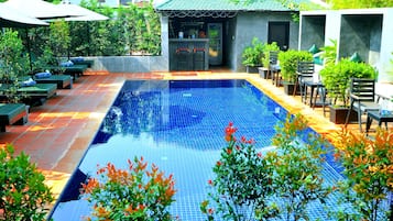 Outdoor pool, pool umbrellas, sun loungers