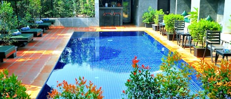 Outdoor pool, pool umbrellas, sun loungers