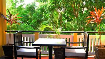 Deluxe Room with Private Balcony - Free Airport Pickup | 1 bedroom, minibar, in-room safe, individually decorated