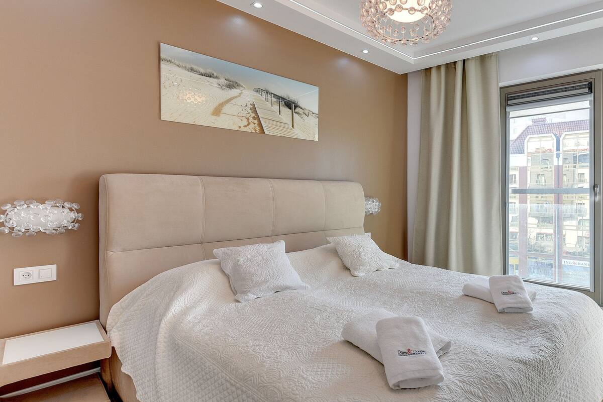 Deluxe Apartment, 2 Bedrooms (6 people) | Peralatan tempat tidur premium, seterika/papan seterika 
