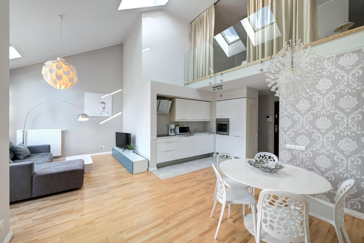 Loft, 1 Bedroom, Balcony (2 floors, 4 people) | Peralatan tempat tidur premium, dihias secara berasingan