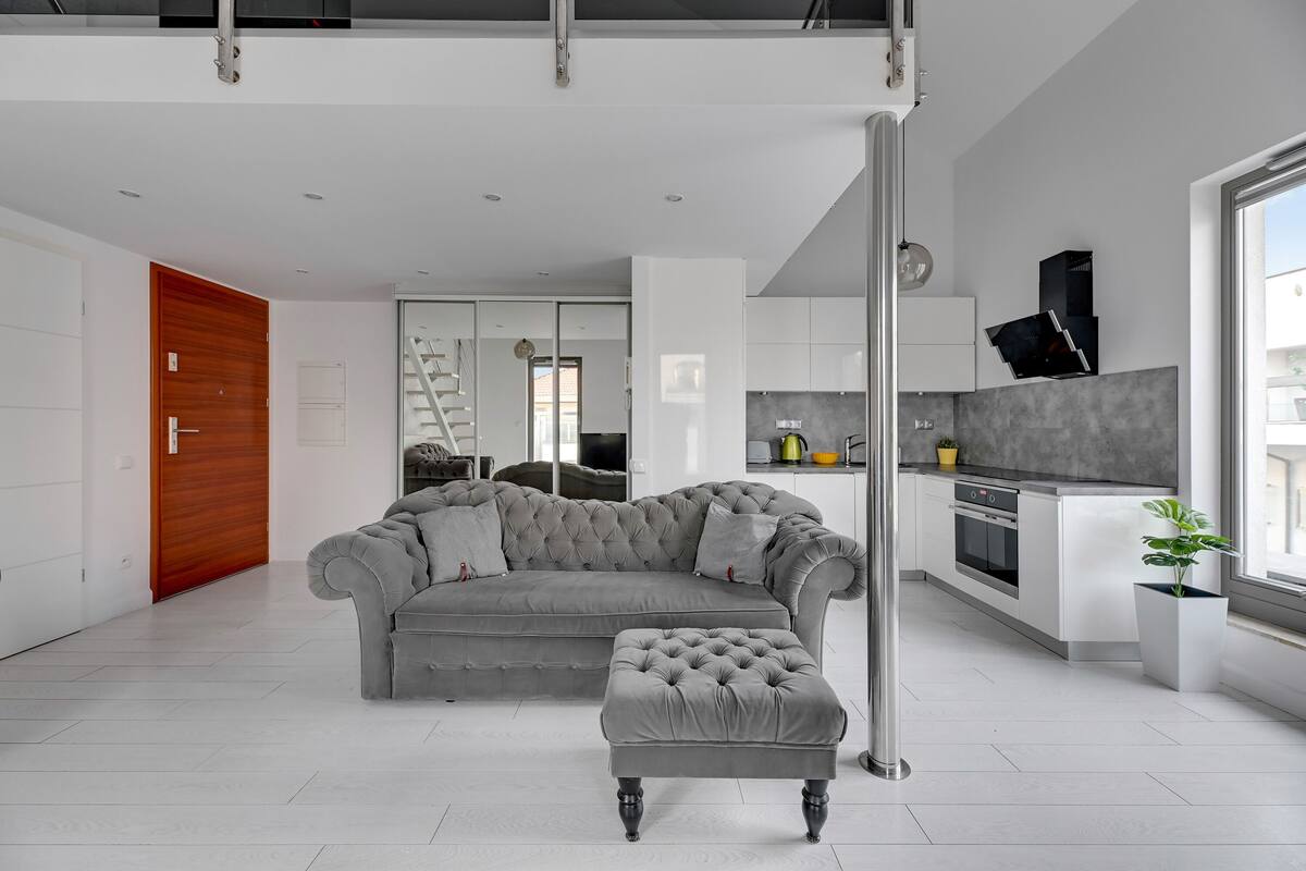 Superior Loft, 1 Bedroom, Balcony (2 floors, 4 people) | Ruang tamu | 42 inci televisyen LCD dengan kabel, TV 