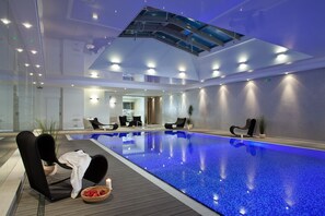 Indoor pool, pool loungers