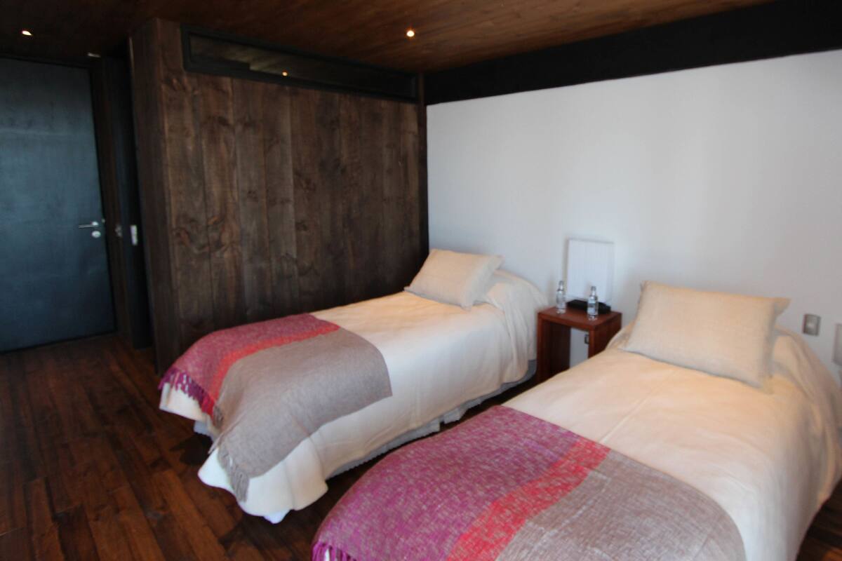 Double Room | Hypo-allergenic bedding, blackout drapes, iron/ironing board