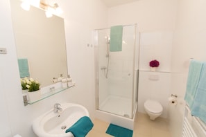 Apartment, 1 Bedroom | Bathroom | Shower