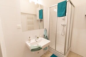 Studio | Bathroom