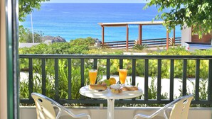 A balcony with a table set for breakfast, overlooking the ocean. - Falasarna Bay (Kissamos)