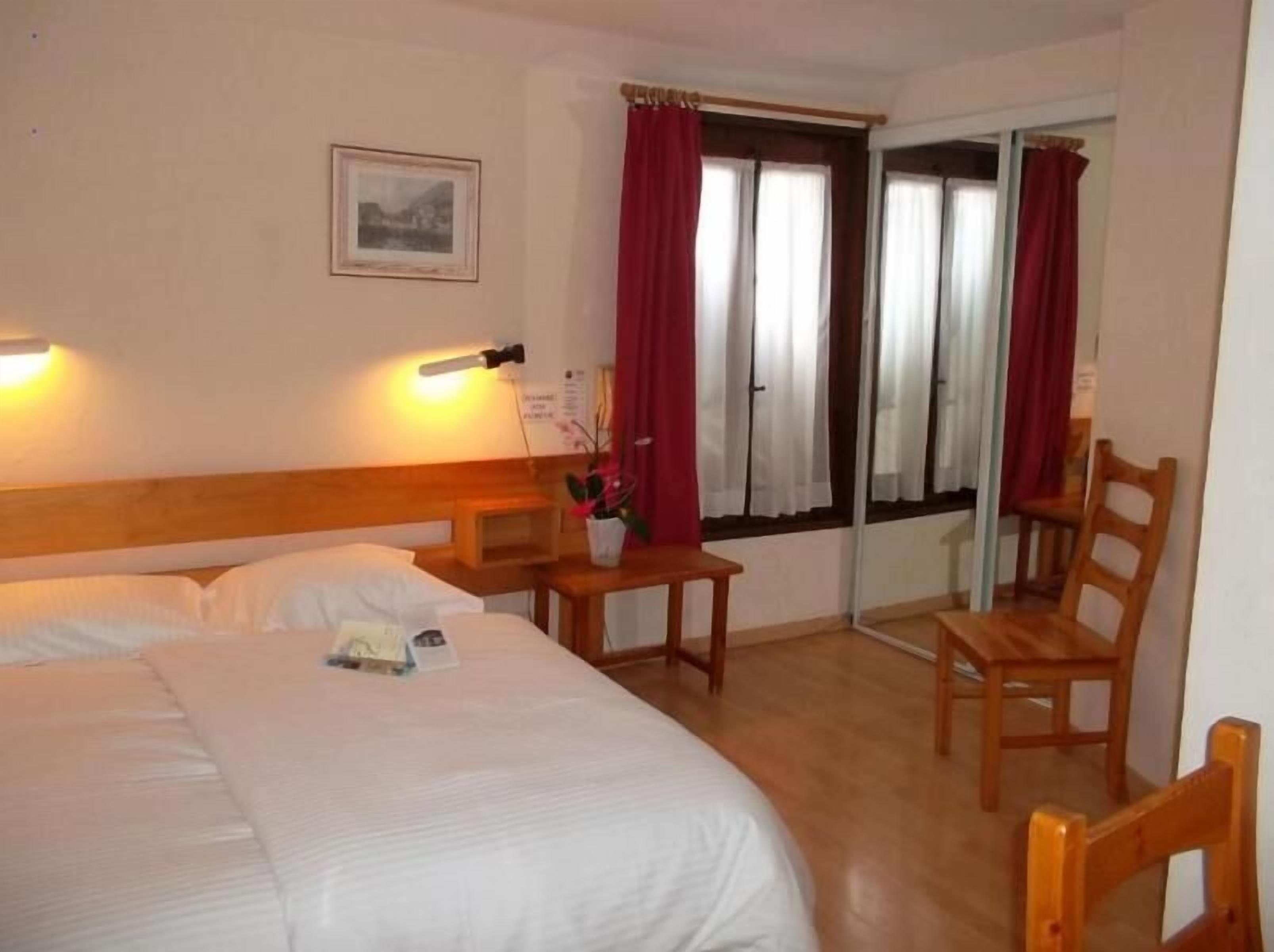 classic double or twin room | desk, iron/ironing board, free cots/infant beds, rollaway beds