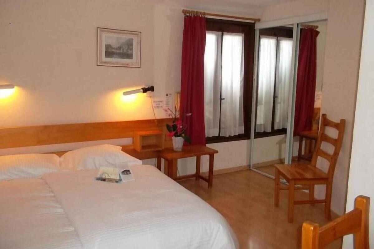 classic double or twin room | desk, iron/ironing board, free cots/infant beds, rollaway beds