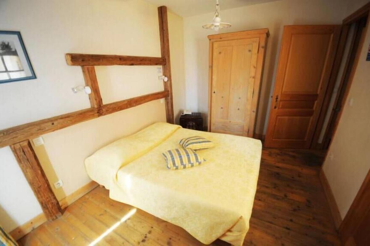 double or twin room, bathtub | desk, iron/ironing board, free cots/infant beds, rollaway beds