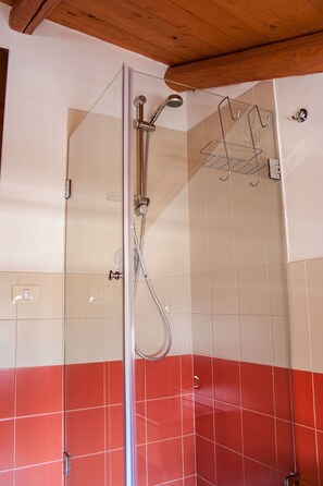 Dusche im Bad