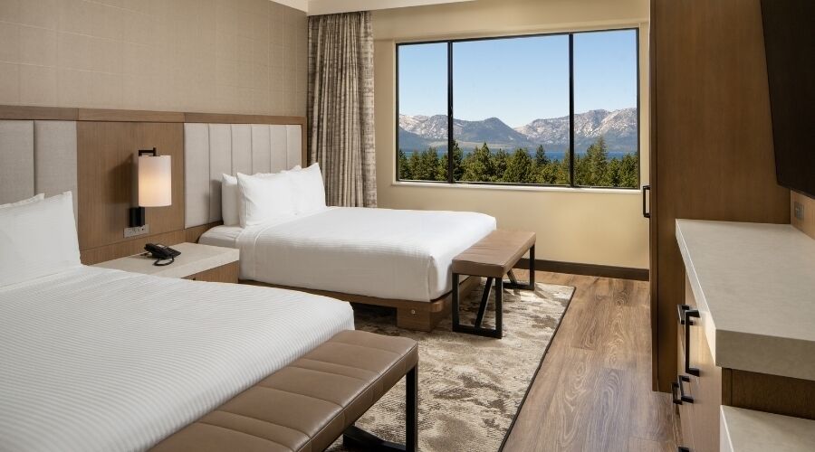 Chambre, 2 grands lits, vue lac | Literie de qualité supérieure, coffres-forts dans les chambres