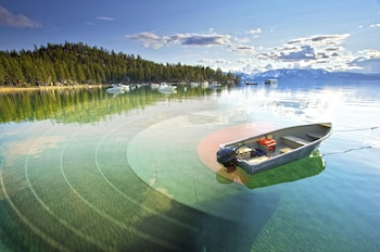 Boating at Golden Nugget Hotel & Casino Lake Tahoe 