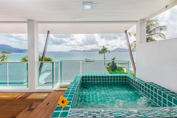 Sea-view Deluxe Double with Private Jacuzzi | In-room safe, desk, blackout drapes, cribs (free)