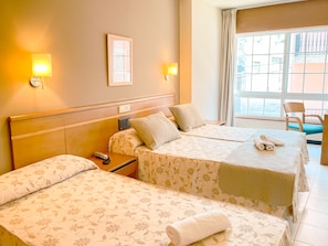 Triple Room, City View | Desk, blackout curtains, free WiFi, bed sheets - Hotel Atalaya I (Sanxenxo)
