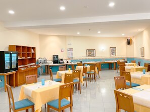 Colazione a buffet, servita tutte le mattine (8 EUR a persona) 