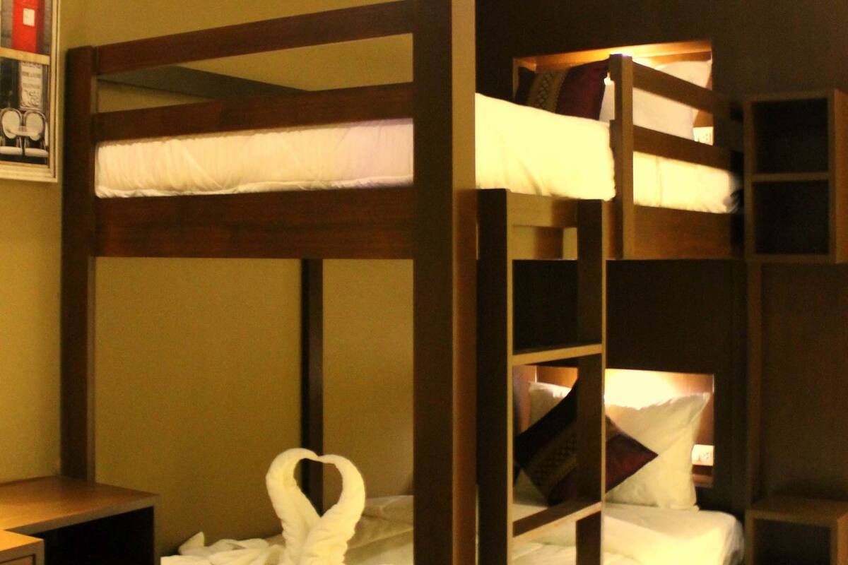 Standard Room with Bunk Bed | ミニバー、セーフティボックス (室内)、デスク、防音設備