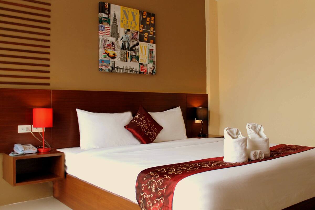 Deluxe Double Room | Minibar, in-room safe, desk, soundproofing