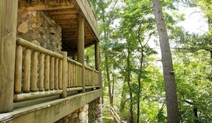 Exterior - Log Gables - Lake Front (Wisconsin Dells)