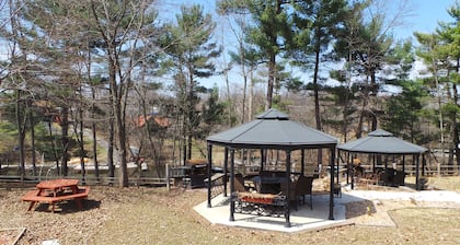Log Gables - Lake Front