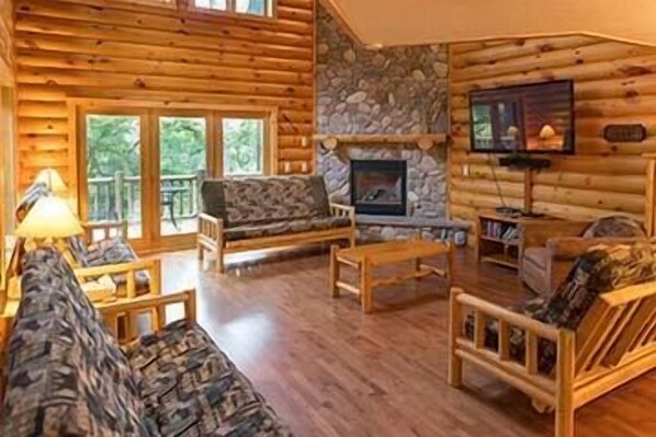 Family Townhome, Balcony, Lakeside | Living area