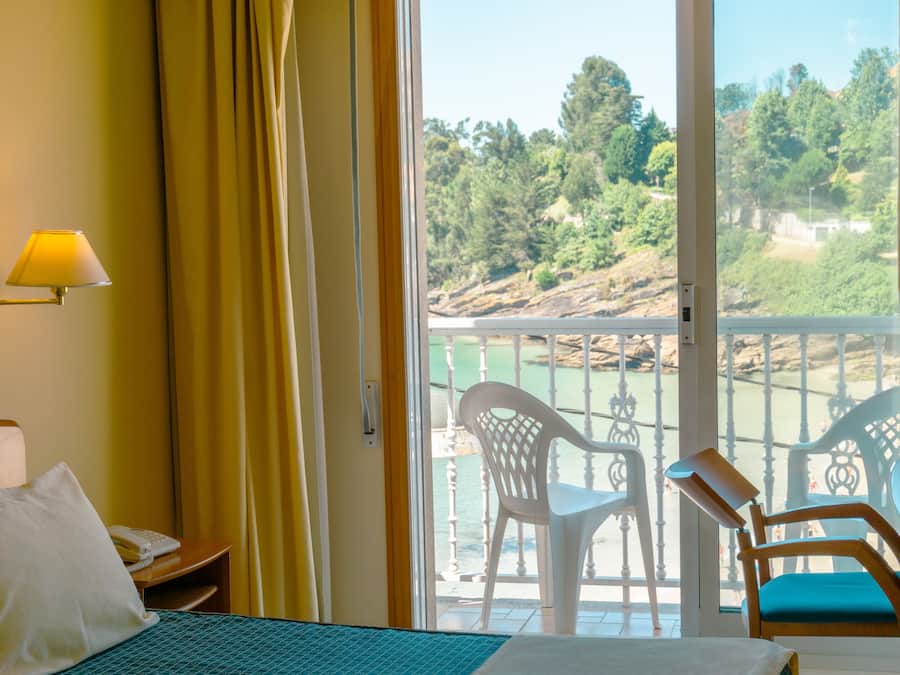 Habitación doble, vistas al mar | Caja fuerte, escritorio, cunas (de pago) y wifi gratis
