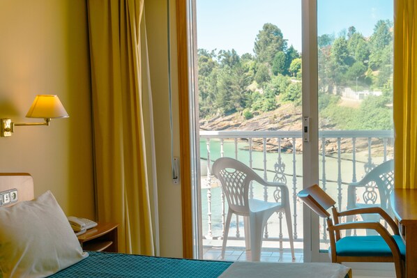 Double Room, Sea View | In-room safe, desk, cribs/infant beds, free WiFi
