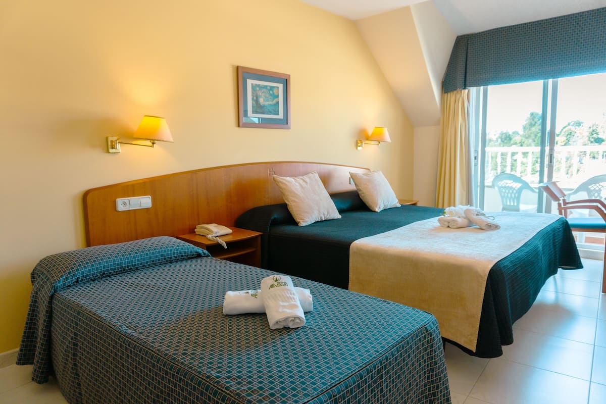In-room safe, desk, cots/infant beds, free WiFi