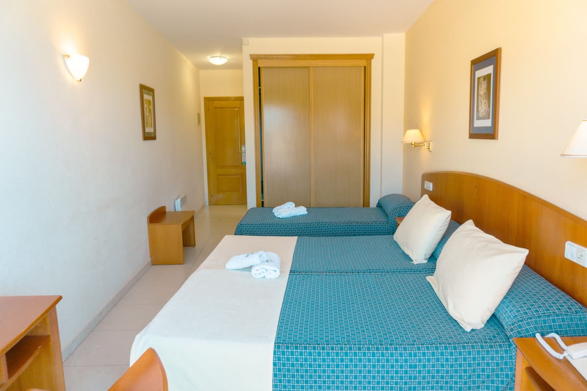 In-room safe, desk, cots/infant beds, free WiFi