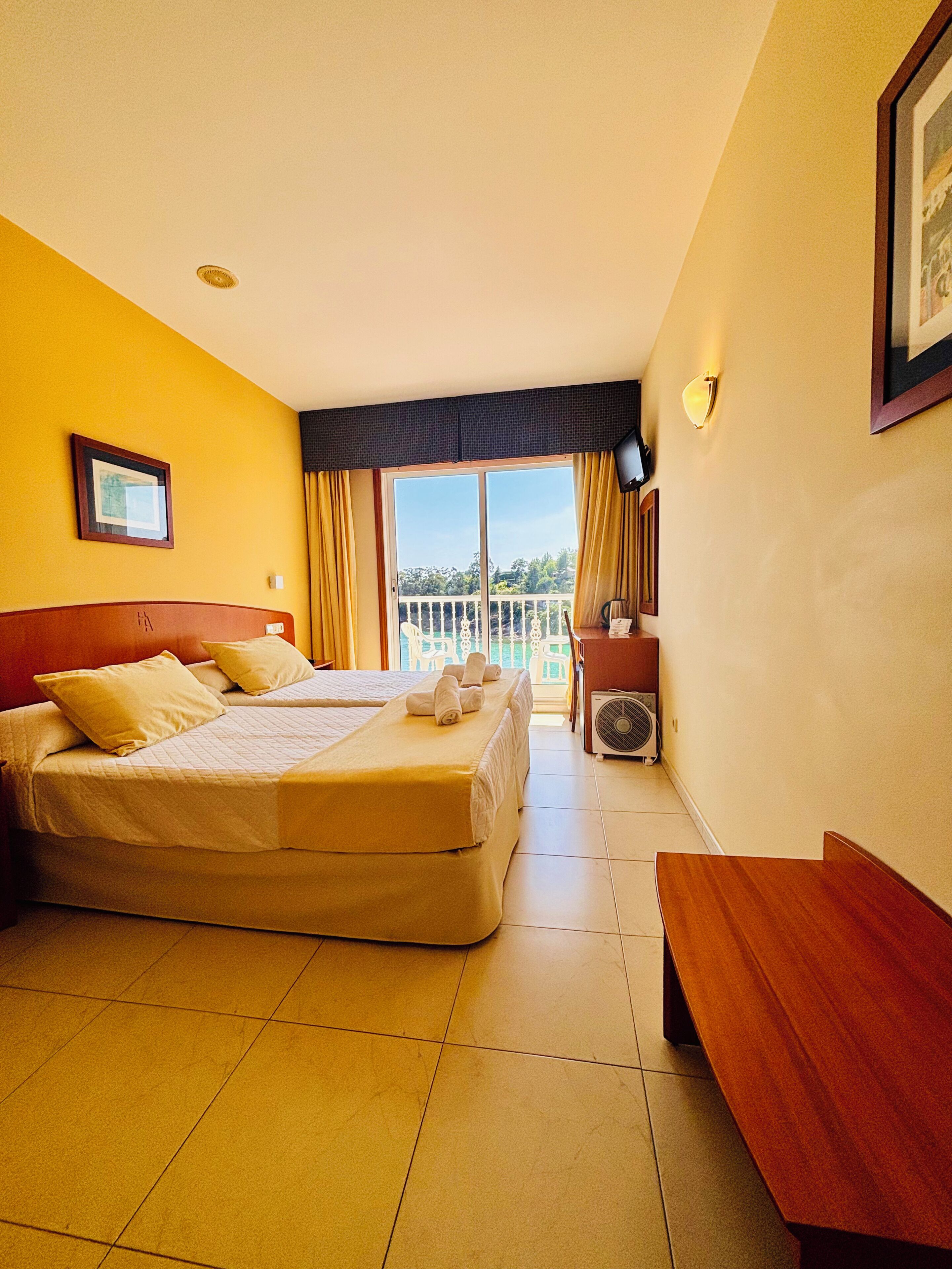 Double Room, Sea View | In-room safe, desk, cots/infant beds, free WiFi