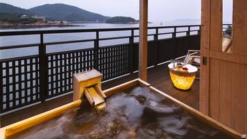 Shower, free toiletries, bathrobes, electronic bidet