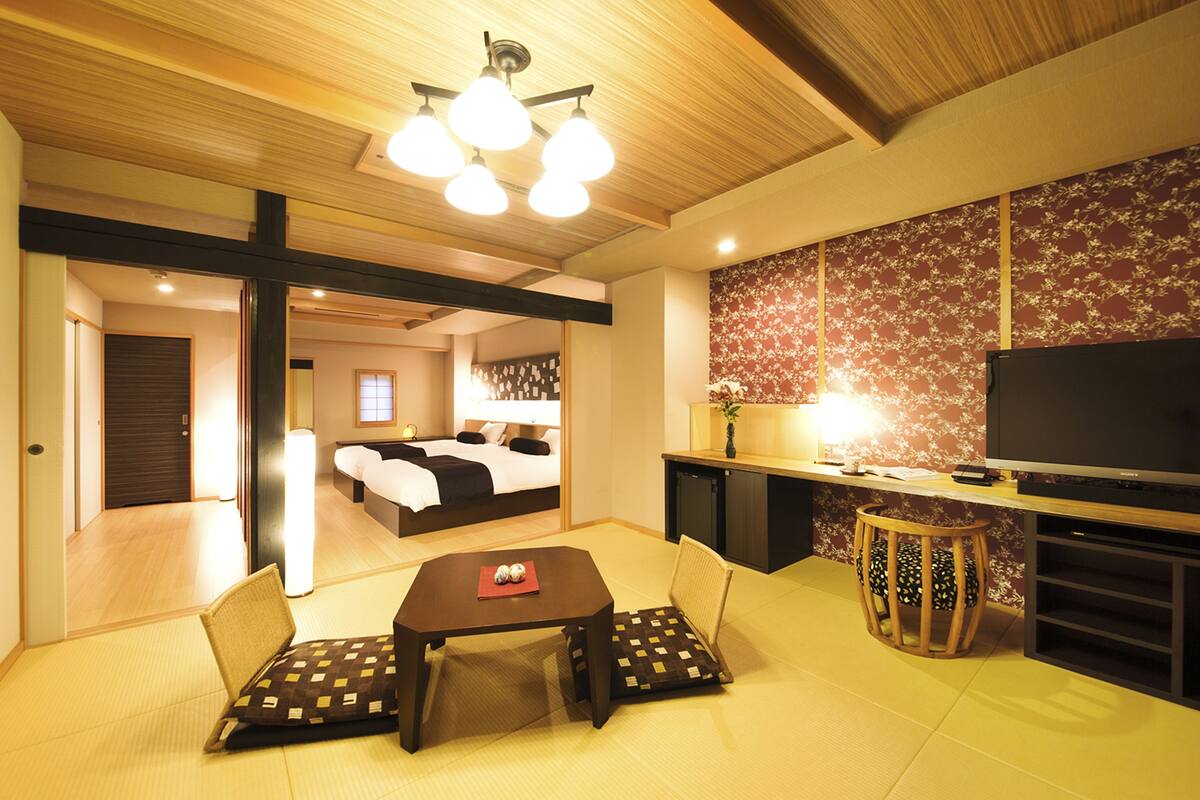 Suite Room | In-room safe, desk, free WiFi