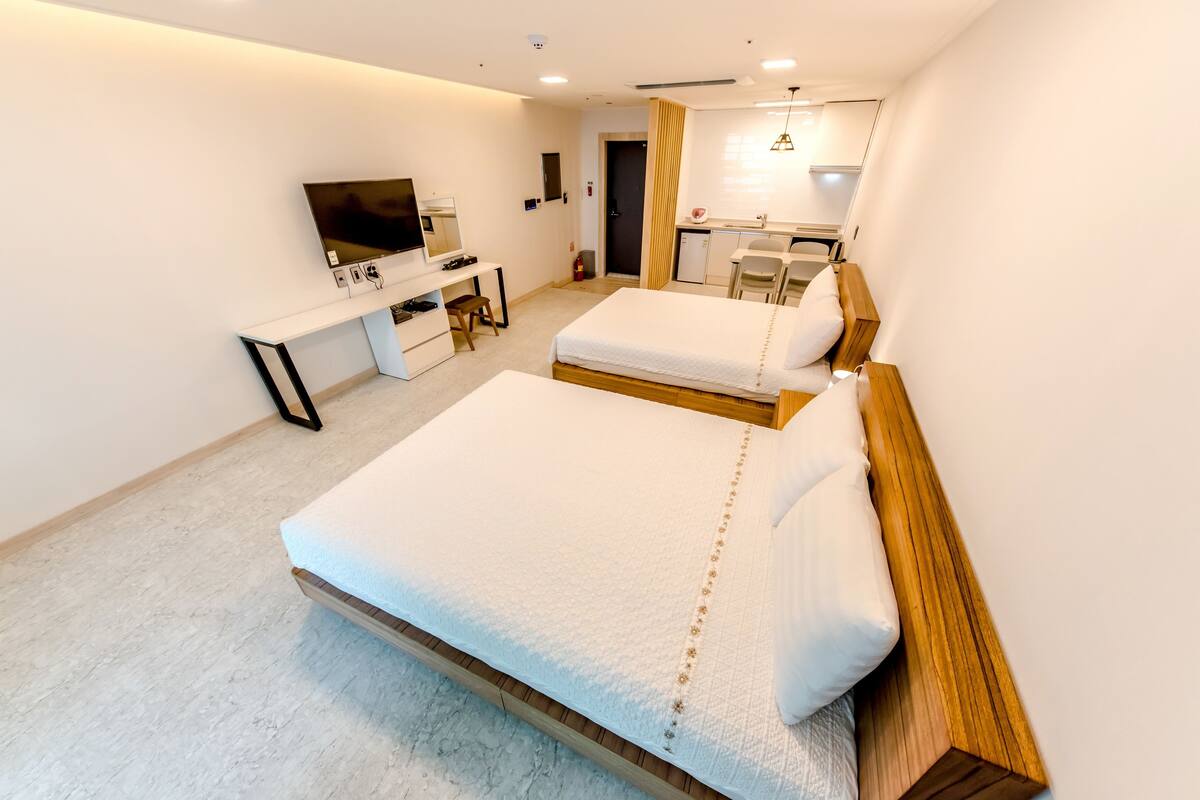 Executive Twin Room, 2 Queen Beds, Non Smoking, Ocean View