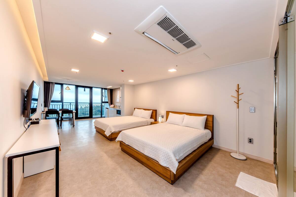 Exclusive Twin Room, 2 Queen Beds, Ocean View, Beachfront
