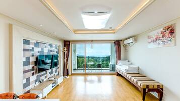 HALONA SPA(Ocean View,SPA) | リビング エリア | LED テレビ